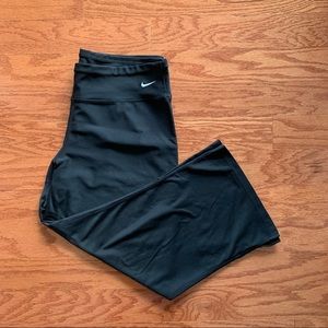 NIKE Workout Capri Pants